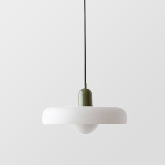 Moderne hanglamp met een unieke combinatie van kleur en functionaliteit.