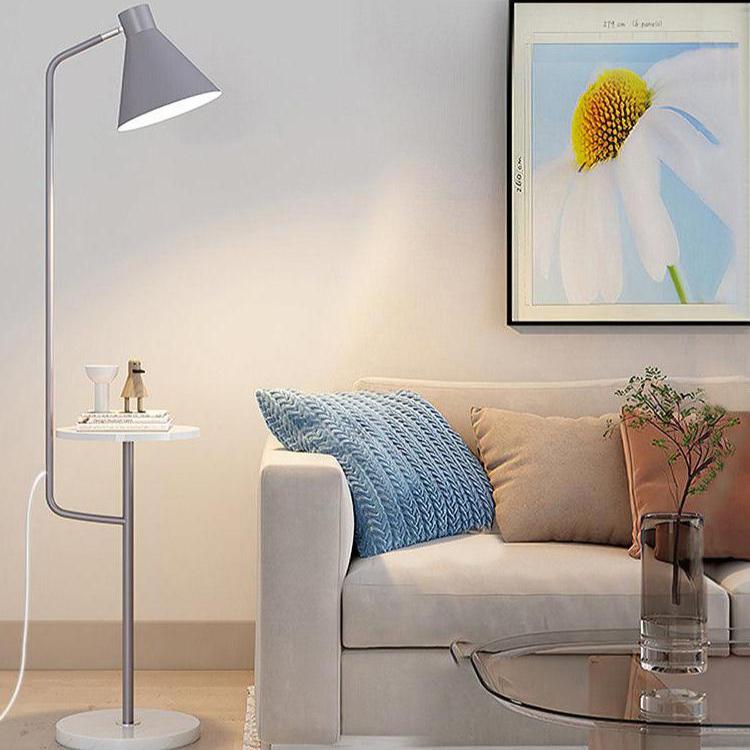 Modern Lamp Strak Design Subtiele LED-Verlichting die een ingetogen, maar stijlvolle sfeer creëert.
