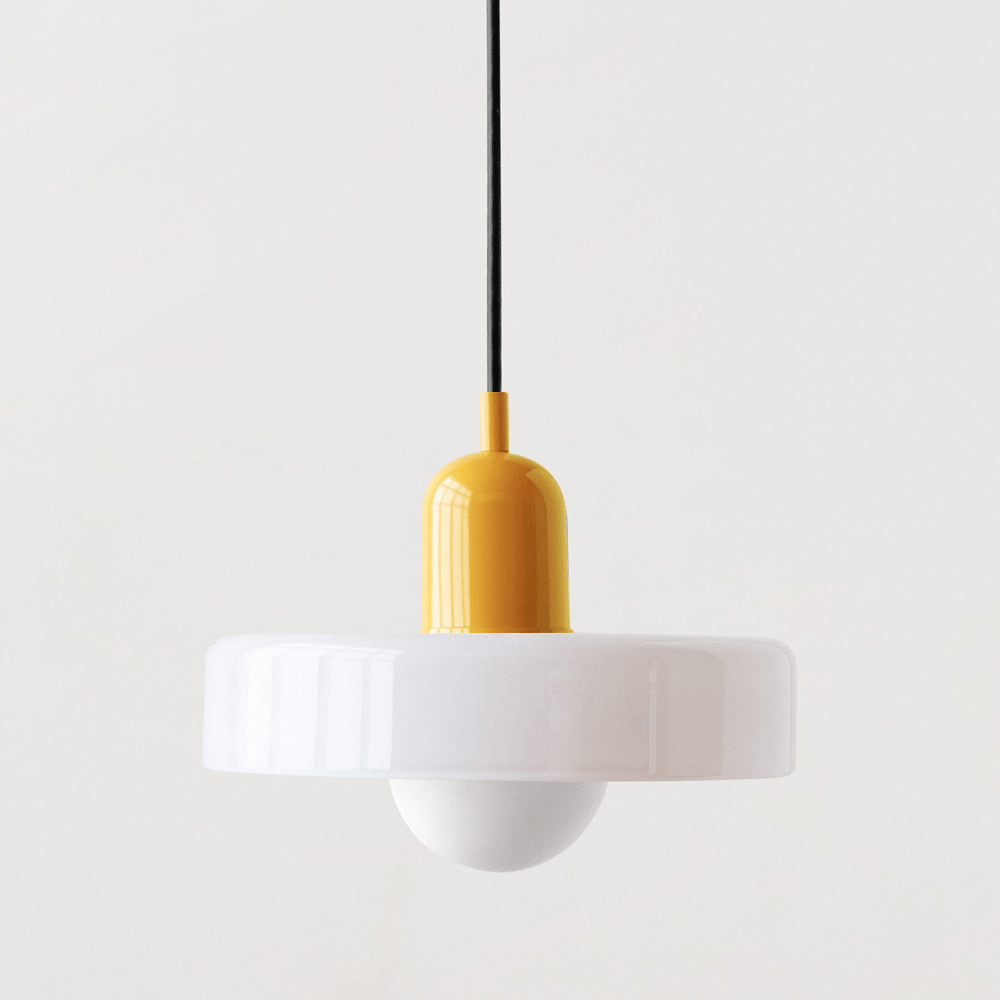 Hanglamp met unieke kleuren en een opvallend modern ontwerp.