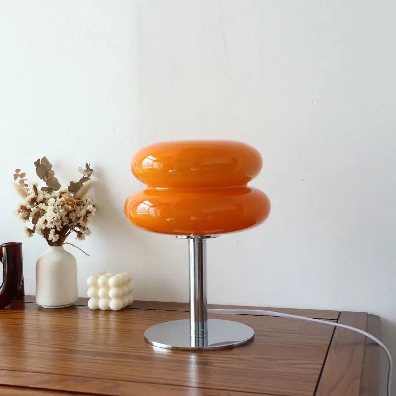 Moderne bedlampen in macaron-stijl, kleurrijke en speelse verlichting voor een levendig interieur.