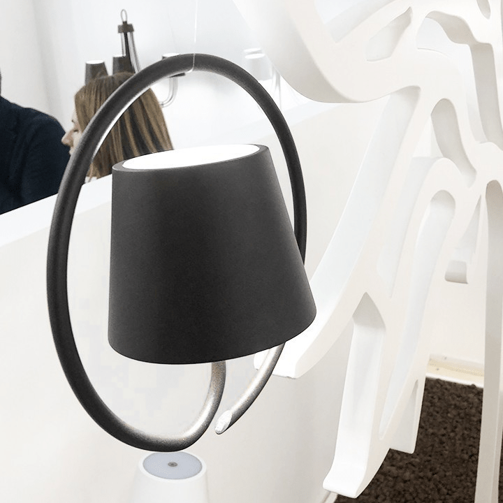 Stijlvolle buitenlamp met een modern en verfijnd ontwerp.