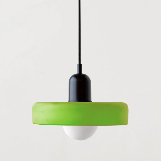 Hanglamp in minimalistische stijl, ontworpen voor een moderne en gezellige ambiance.