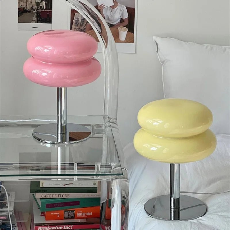 Kleurrijke tafellampen in macaron-stijl, perfect voor sfeervolle verlichting in de slaapkamer of woonkamer.