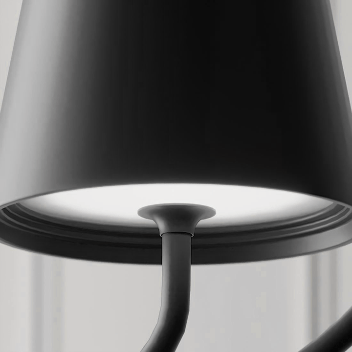 Buitenlamp met een speels design en sfeervolle lichtaccenten.