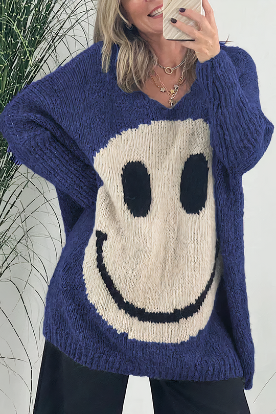 Sofie Vrouwelijke vrolijke sweater met een oversized pasvorm en een leuke smiley opdruk. Deze trui is perfect voor een speelse en comfortabele uitstraling in casual outfits.