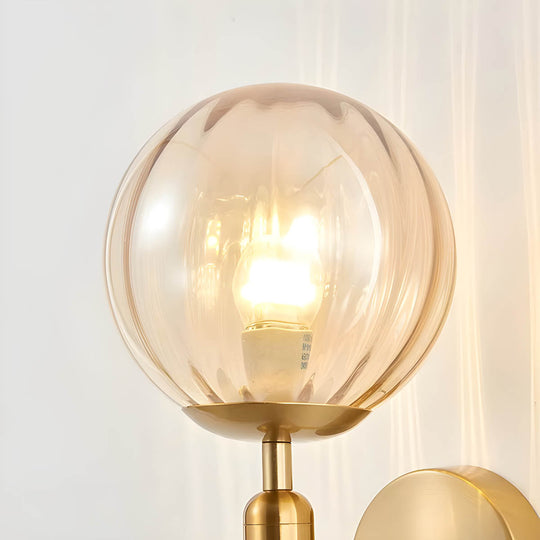 GlowSphere wandlamp met een verfijnd ontwerp, perfect voor het toevoegen van stijl aan je ruimte.
