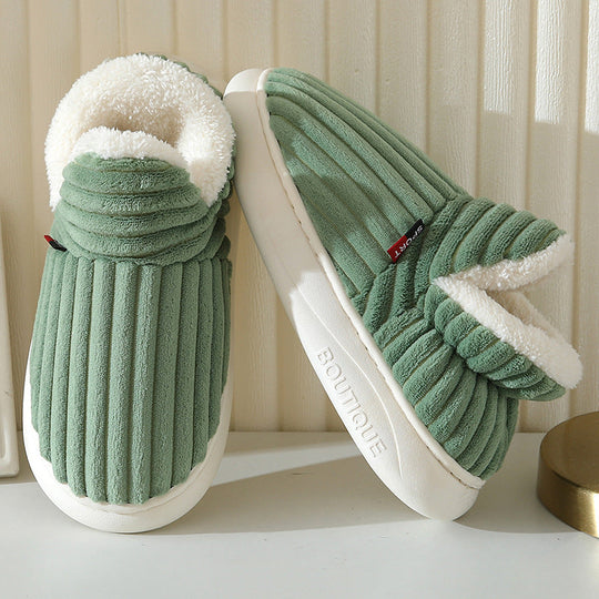 Sophie's Dames Warme Huispantoffels Comfort Slippers, ideaal voor extra comfort en warmte in huis. Deze comfortabele slippers zijn ontworpen met een stevige zool en een gewatteerde textuur voor een luxe gevoel bij elke stap. Perfect om je voeten warm te houden tijdens koude dagen en een stijlvolle toevoeging aan je huiselijke outfit.