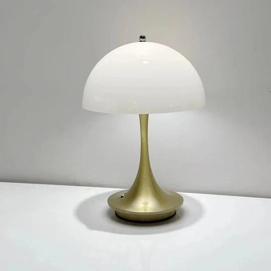 Oscar Moderne Tafellamp Iconische Lamp ideaal voor een verfijnde en eigentijdse woonruimte.