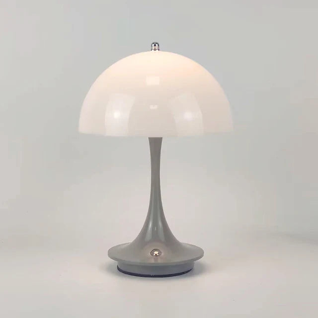 Oscar Moderne Tafellamp Iconische Lamp ontworpen om een moderne sfeer te creëren in elke ruimte.