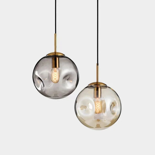 GlowBeam pendellamp met een elegant ontwerp, combineert esthetiek met praktische verlichting.
