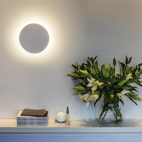 SoftGlow LED wandlamp, een stijlvolle toevoeging voor een sfeervol interieur.
