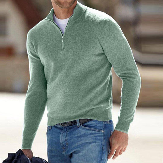 Man draagt een gebreide heren trui met ritssluiting, ideaal voor een casual en stijlvolle look.