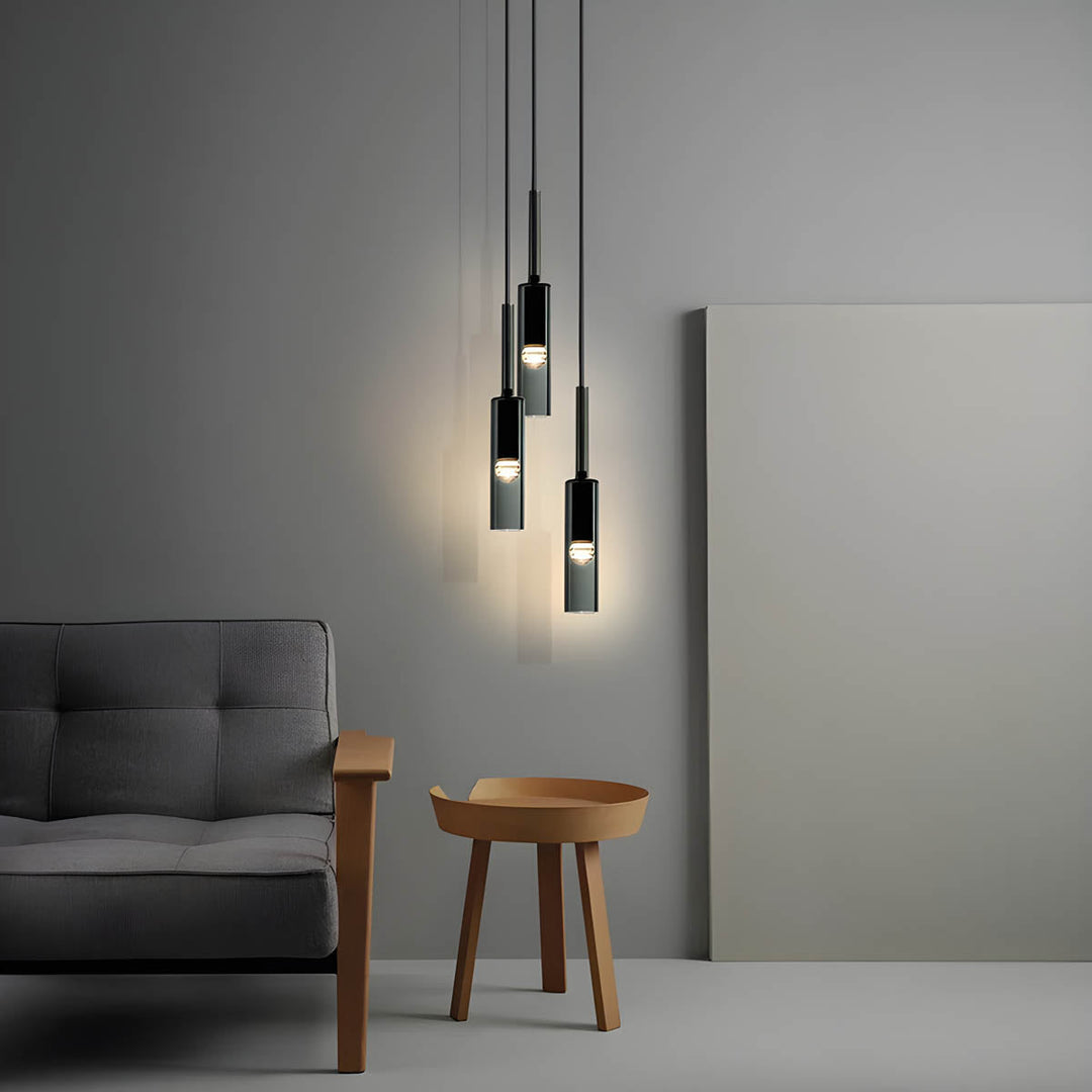 Glow pendellamp met een eenvoudig en minimalistisch design, perfect voor een verfijnde ruimte.
