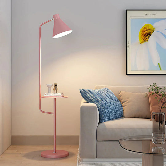 Modern Lamp Strak Design Subtiele LED-Verlichting die de perfecte balans biedt tussen stijl en functionaliteit.
