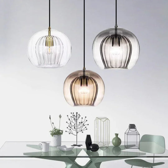 SphereLuxe Hanglamp in Glasdesign - Combineert functionaliteit en elegantie met een luxe glazen bolvorm.