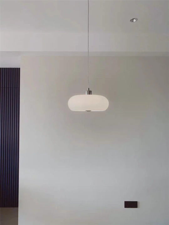 Hanglamp met een elegant en tijdloos ontwerp, geschikt voor zachte en gezellige verlichting.