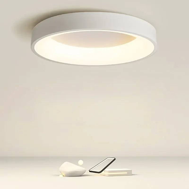 Slaapkamer plafondlamp met minimalistisch LED-design, biedt een zachte en gezellige verlichting.