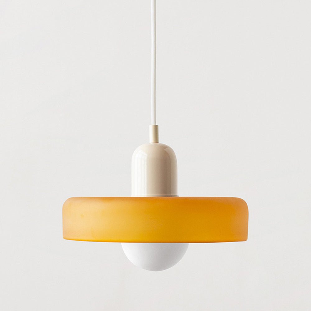 Deze moderne hanglamp biedt een speels en stijlvol design.