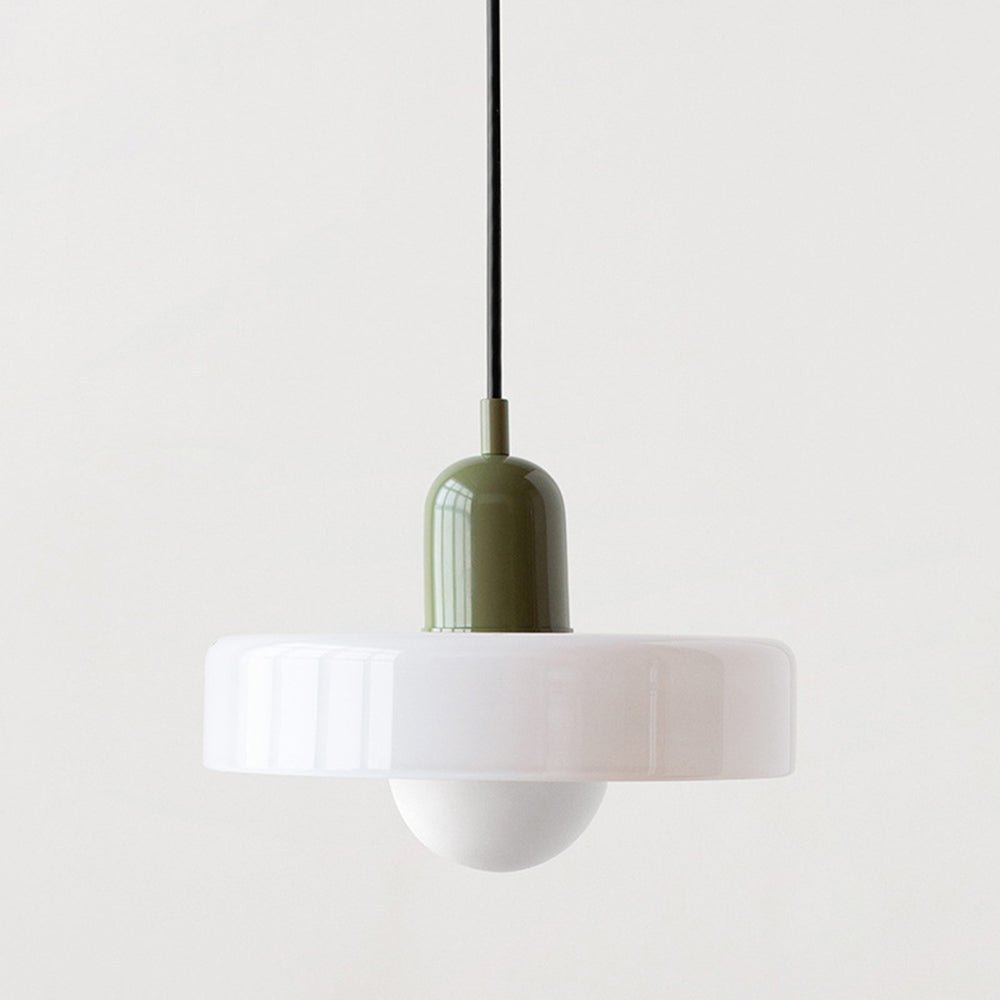 Hanglamp met een strak design en speelse kleuren voor een stijlvolle look.