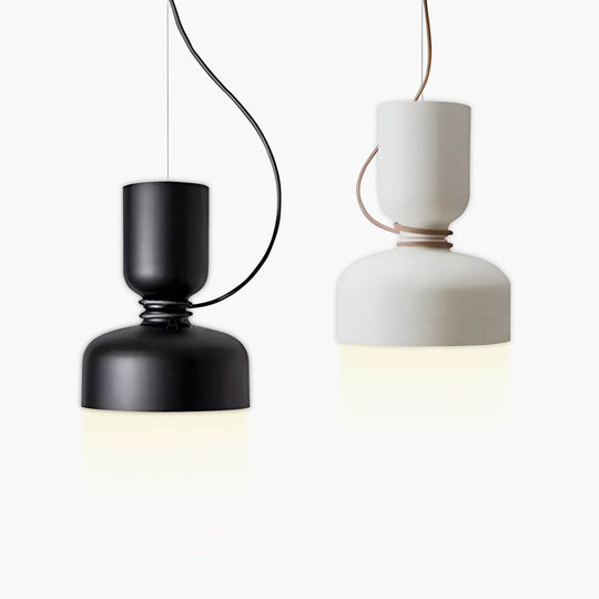 Glow pendellamp met een strakke minimalistische vormgeving, zorgt voor een subtiele en elegante verlichting.
