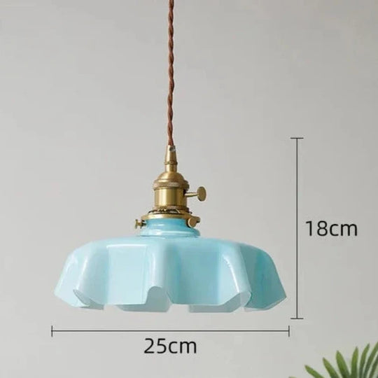 RetroLicht Vintage Hanglamp in Glas en Messing Design, ideaal voor een nostalgische en chique sfeer.
