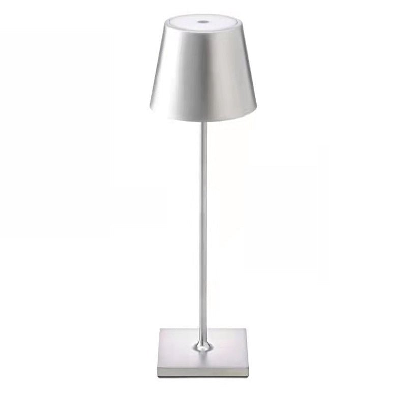 Elegante en moderne tafellampen met kleurrijke basis, ideaal voor sfeerverlichting in huis.