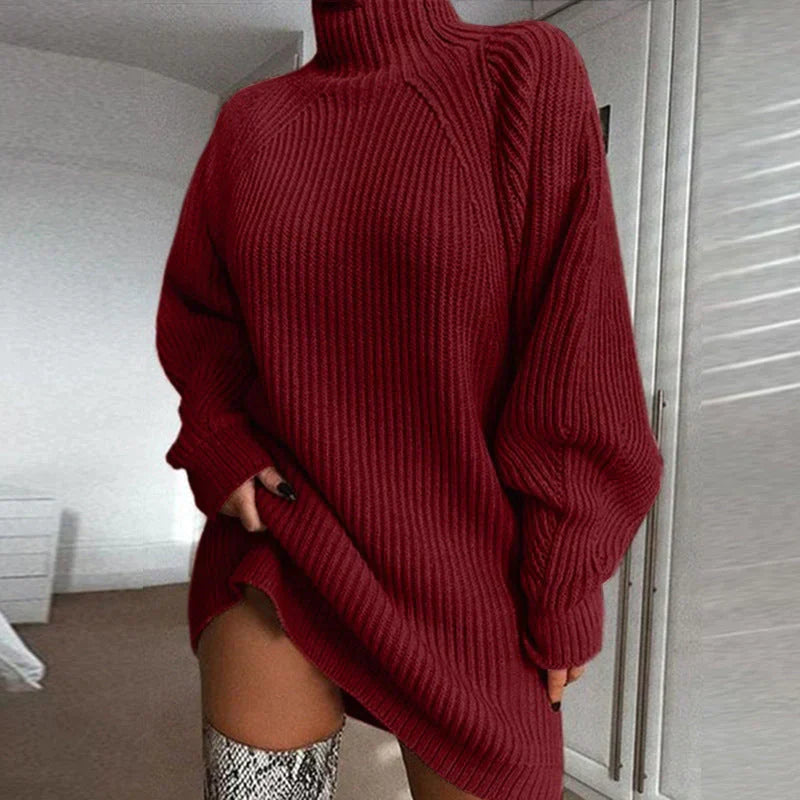 Sophie Vrouwelijke oversized trui jurk met een gebreide coltrui ontwerp. Deze jurk biedt een comfortabele en trendy uitstraling, ideaal voor een casual look.