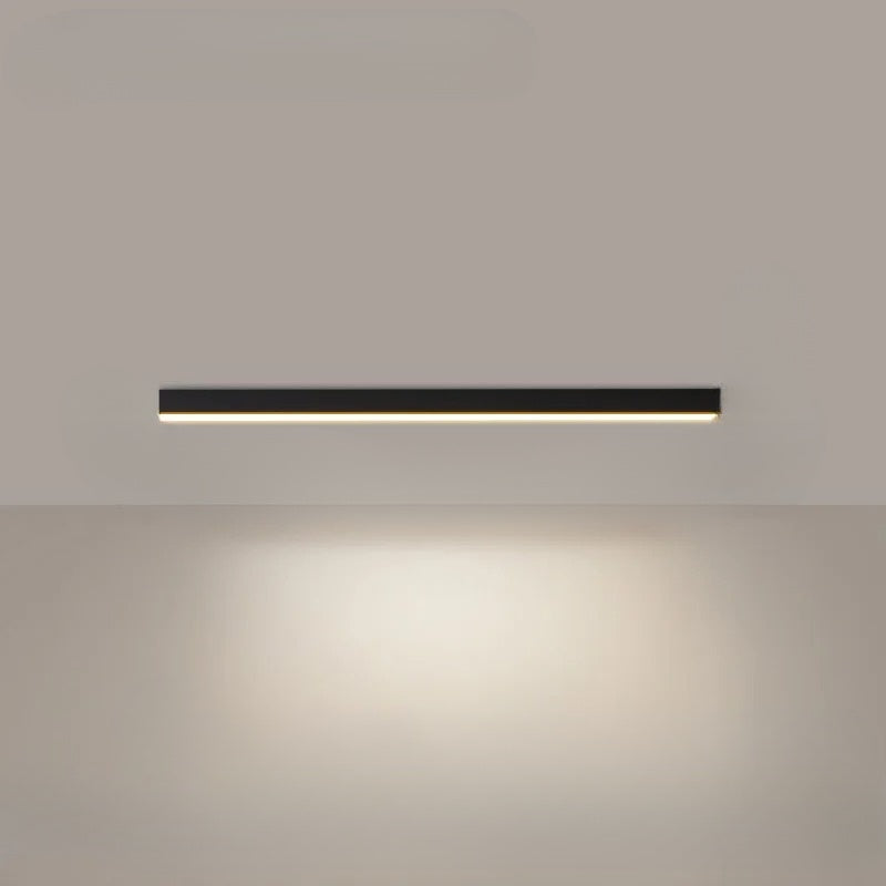 Lucas perfect voor moderne interieurs, deze strakke plafondlamp biedt subtiele verlichting.
