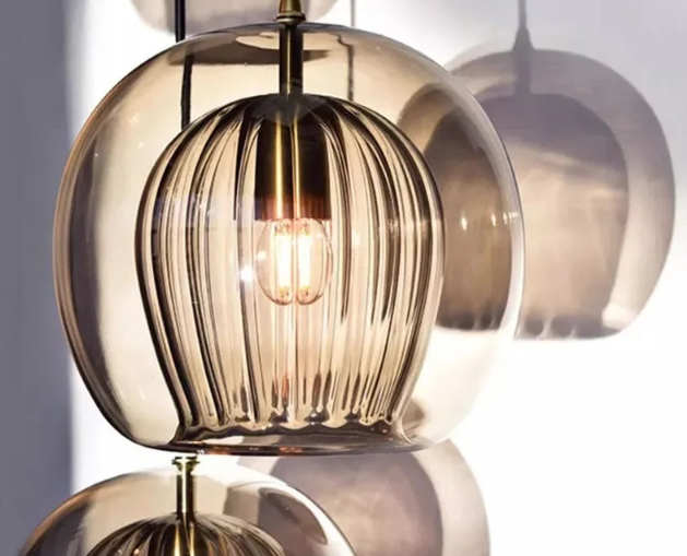 SphereLuxe Hanglamp in Glasdesign - Unieke verlichting met een transparant ontwerp, ideaal voor eetkamers en woonruimtes.