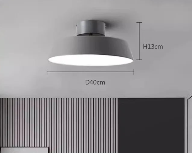 Moderne plafondlamp, perfect voor een elegante en functionele woonkamerverlichting.
