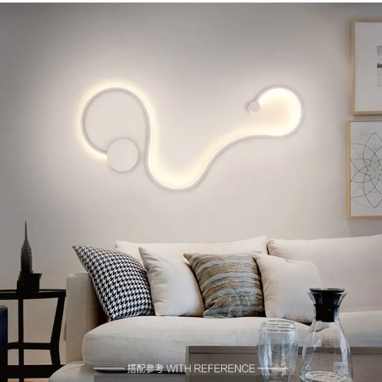 LumiWave Moderne LED Wandlamp - Artistieke wandlamp met vloeiende lijnen en zachte verlichting voor een sfeervol interieur.