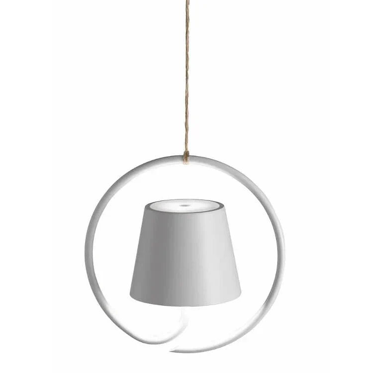 Finn geometrische ronde hanglamp die een rustige, minimalistische sfeer creëert.