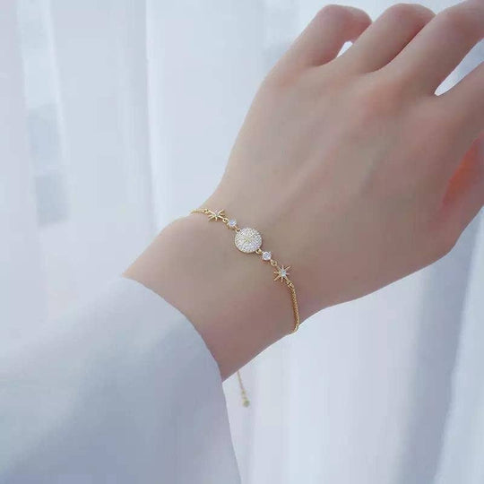 Luna elegante hemels armband met verfijnde accenten, perfect voor een luxueuze uitstraling.