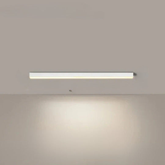 Inbouw verlichting met een minimalistisch en modern LED-ontwerp, creëert een elegante sfeer in de woonkamer.