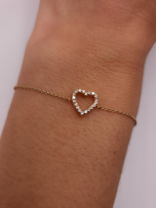 Tijdloos en elegant: armband met een hartvormige charme.
