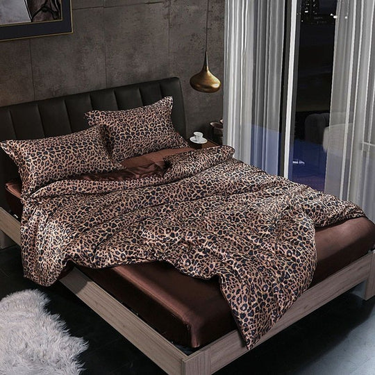 SilkLuxe Satijnen Beddengoed Set biedt de perfecte combinatie van luxe en slaapcomfort.
