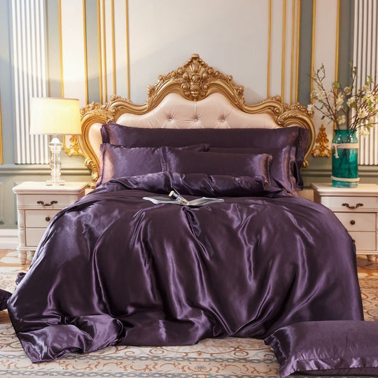 SilkLuxe Satijnen Beddengoed Set voor een weelderig slaapcomfort en een vleugje luxe in je slaapkamer.
