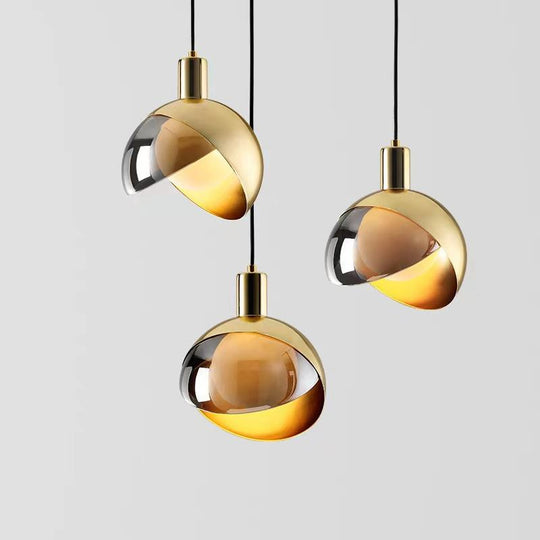 LumoShine pendellamp met een eigentijds ontwerp, brengt elegantie en stijl in je huis.
