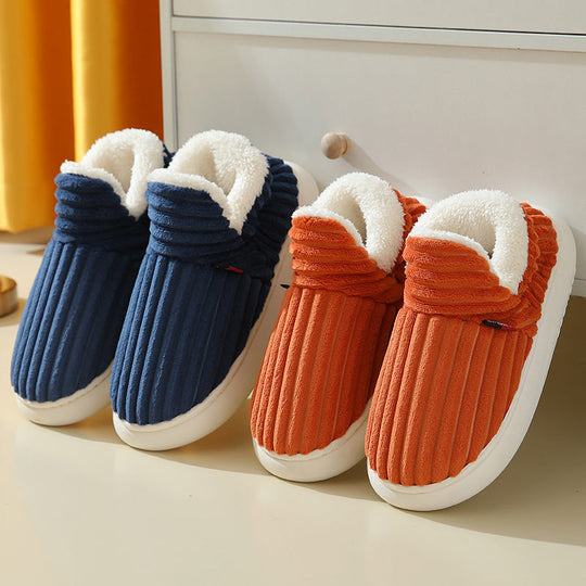 Sophie's Dames Warme Huispantoffels Comfort Slippers, ideaal voor extra comfort en warmte in huis. Deze comfortabele slippers zijn ontworpen met een stevige zool en een gewatteerde textuur voor een luxe gevoel bij elke stap. Perfect om je voeten warm te houden tijdens koude dagen en een stijlvolle toevoeging aan je huiselijke outfit.